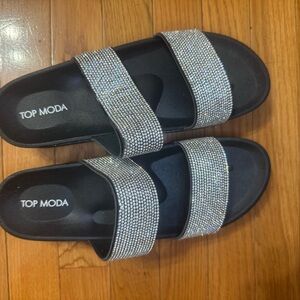 NWOT TOP Moda Women's Black Sandals with Silver Straps
